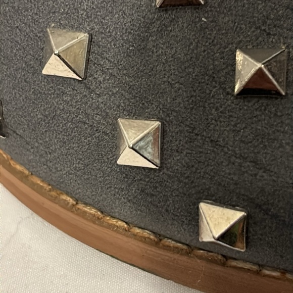 Mi.iM Women's Gray Silver Studded Leather Slide on Mule Size 8 - Picture 8 of 9